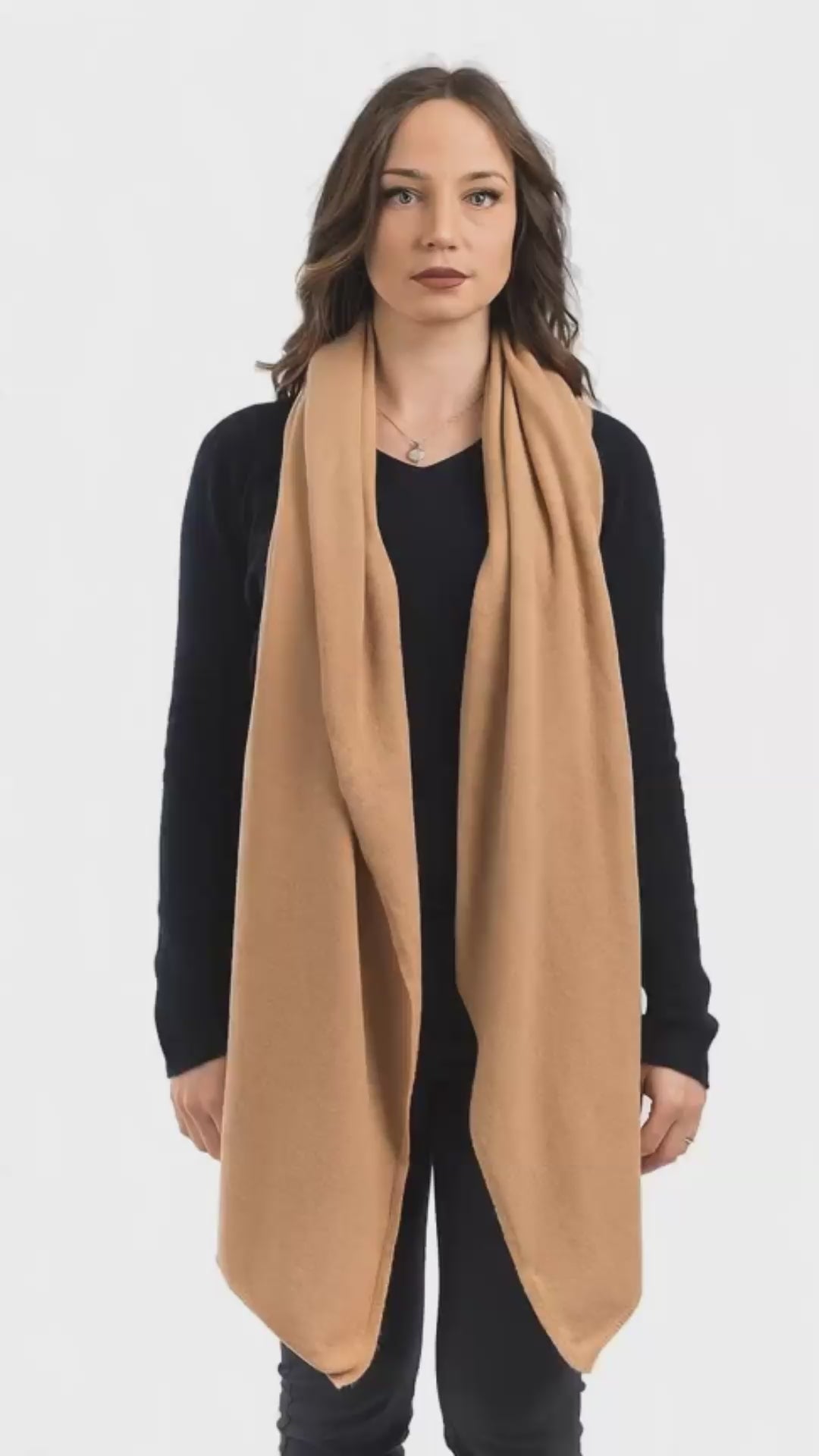 Stola misto cashmere, colore Cammello, video | Dalle Piane Cashmere