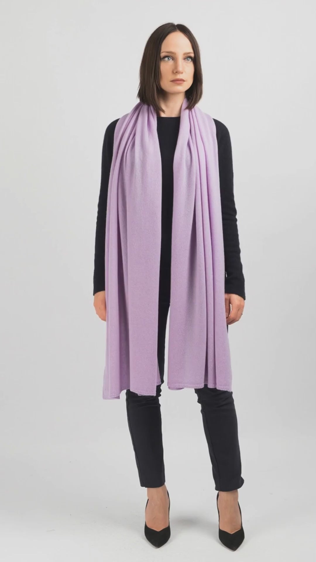 Stola 100% cashmere, colore Lilla, video | Dalle Piane Cashmere