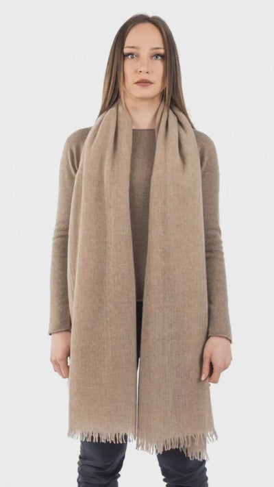 Pashmina 100% cashmere, colore Visone, video | Dalle Piane Cashmere