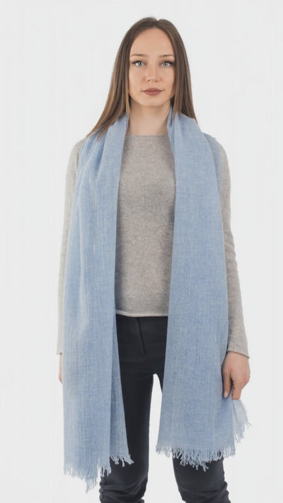 Pashmina 100% cashmere, colore Cielo, video | Dalle Piane Cashmere