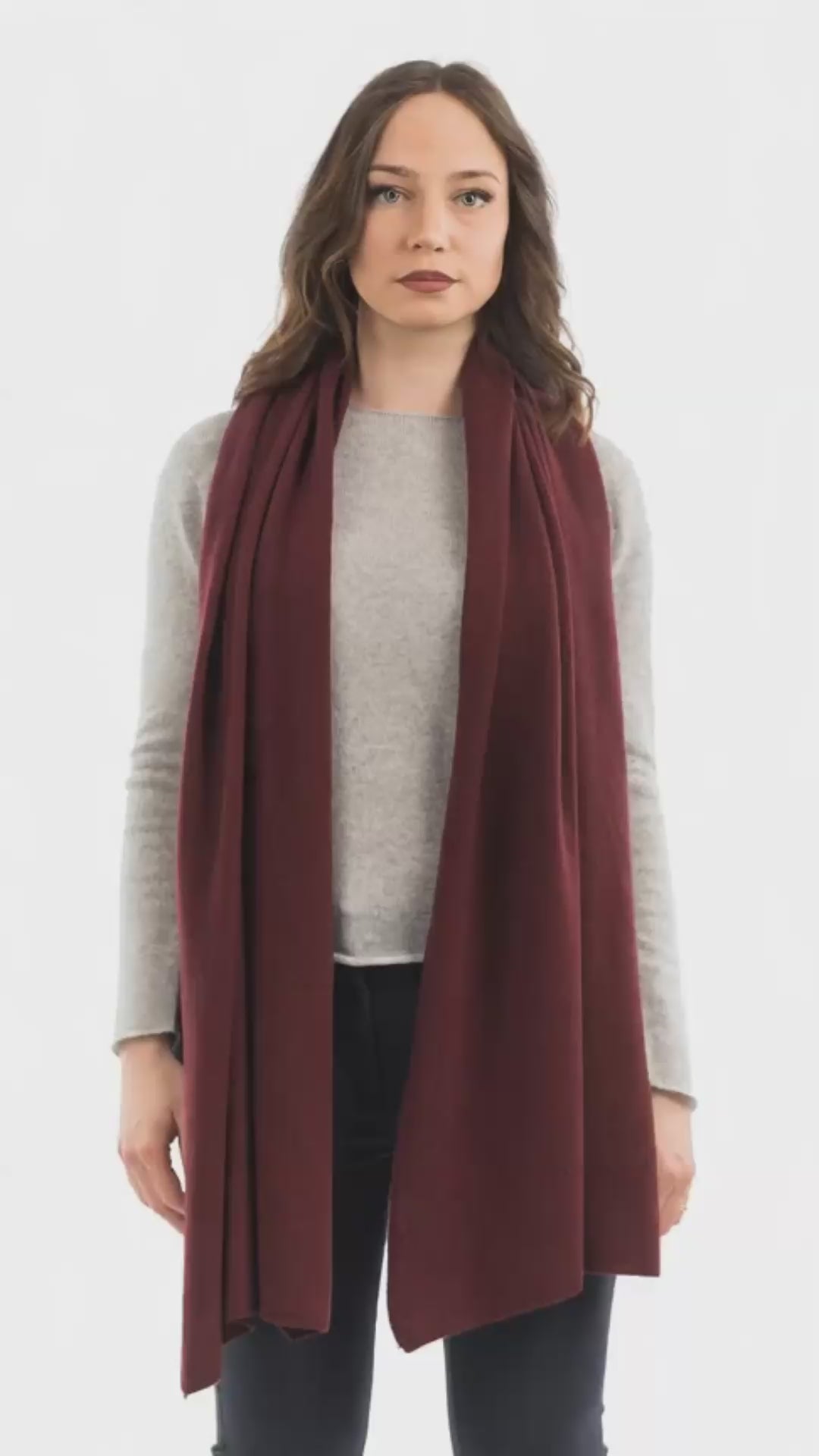 Stola misto cashmere, colore Bordeaux, video | Dalle Piane Cashmere