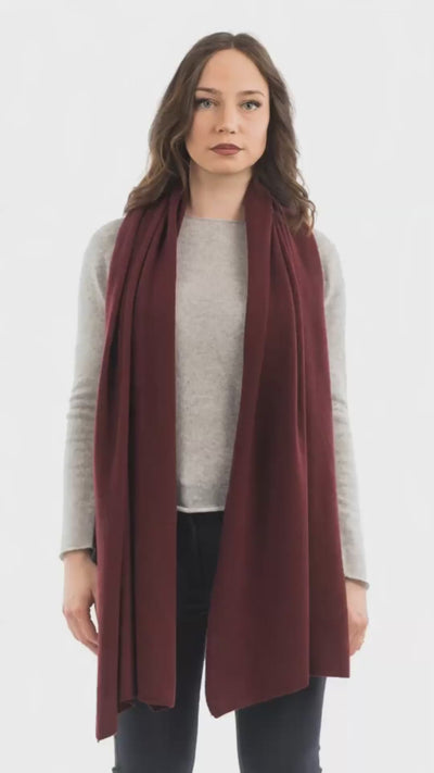 Stola misto cashmere, colore Bordeaux, video | Dalle Piane Cashmere