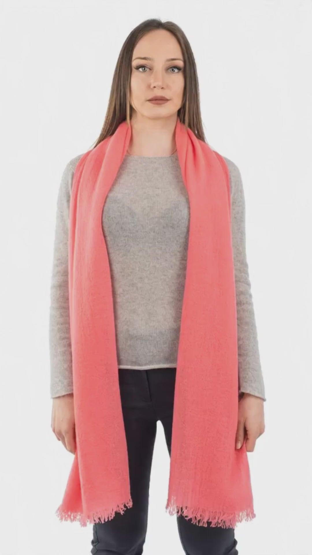 Pashmina 100% cashmere, colore Corallo, video | Dalle Piane Cashmere