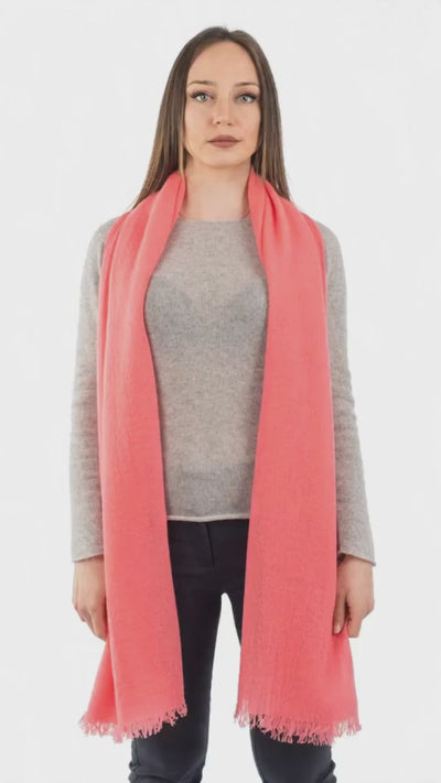 Pashmina 100% cashmere, colore Corallo, video | Dalle Piane Cashmere