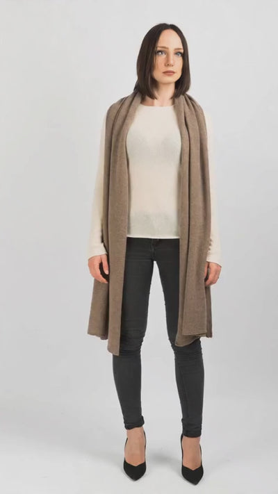 Stola 100% cashmere, colore Visone, video | Dalle Piane Cashmere