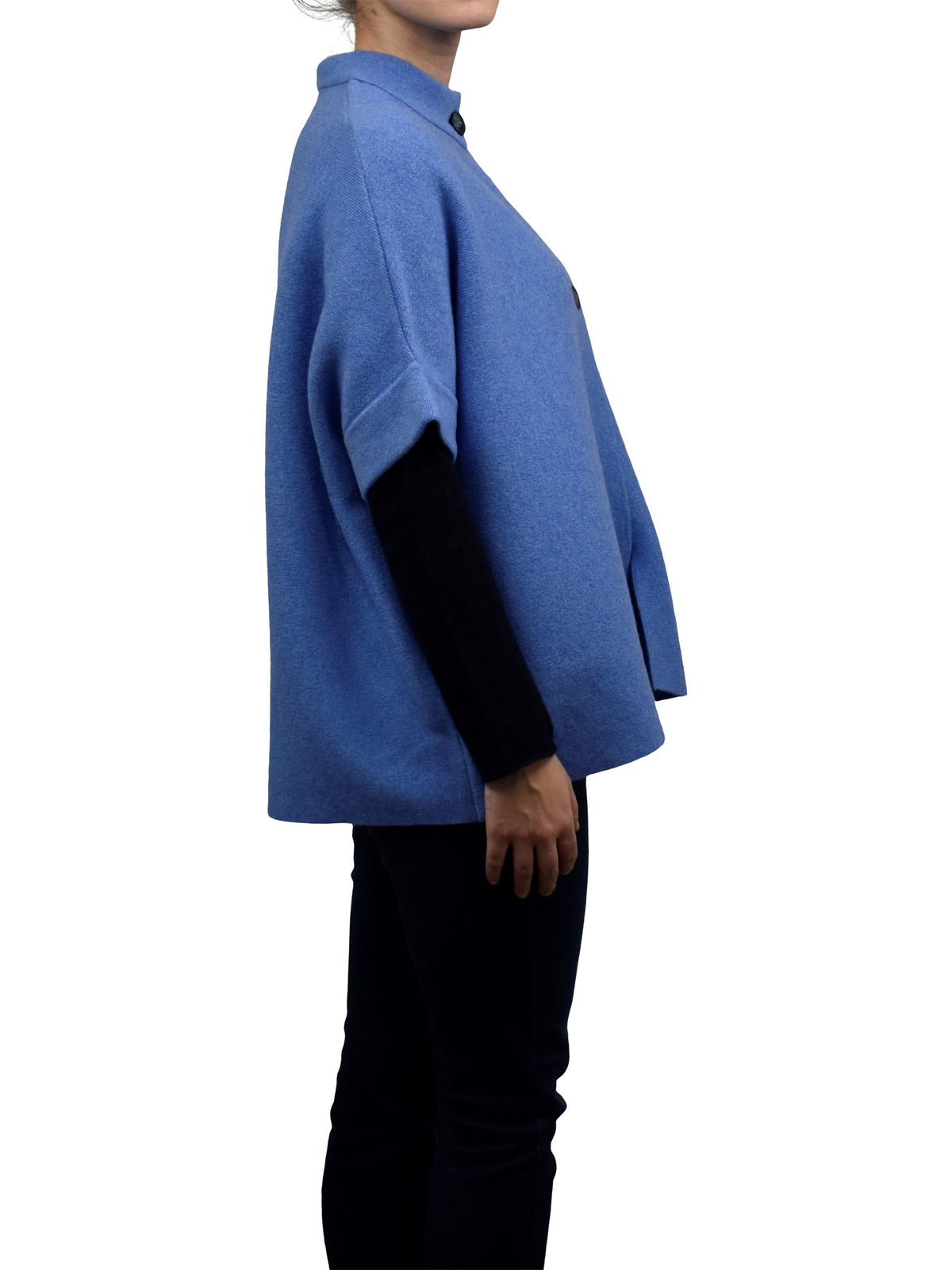 Cape femme à deux boutons mélange cachemire, coloris Azur, vue 3 | Dalle Piane Cashmere