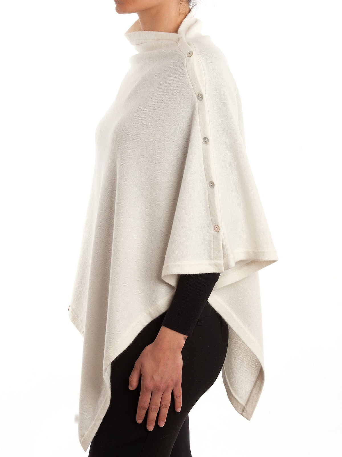 Poncho à boutons femme mélange cachemire, coloris Crème, vue 2 | Dalle Piane Cashmere