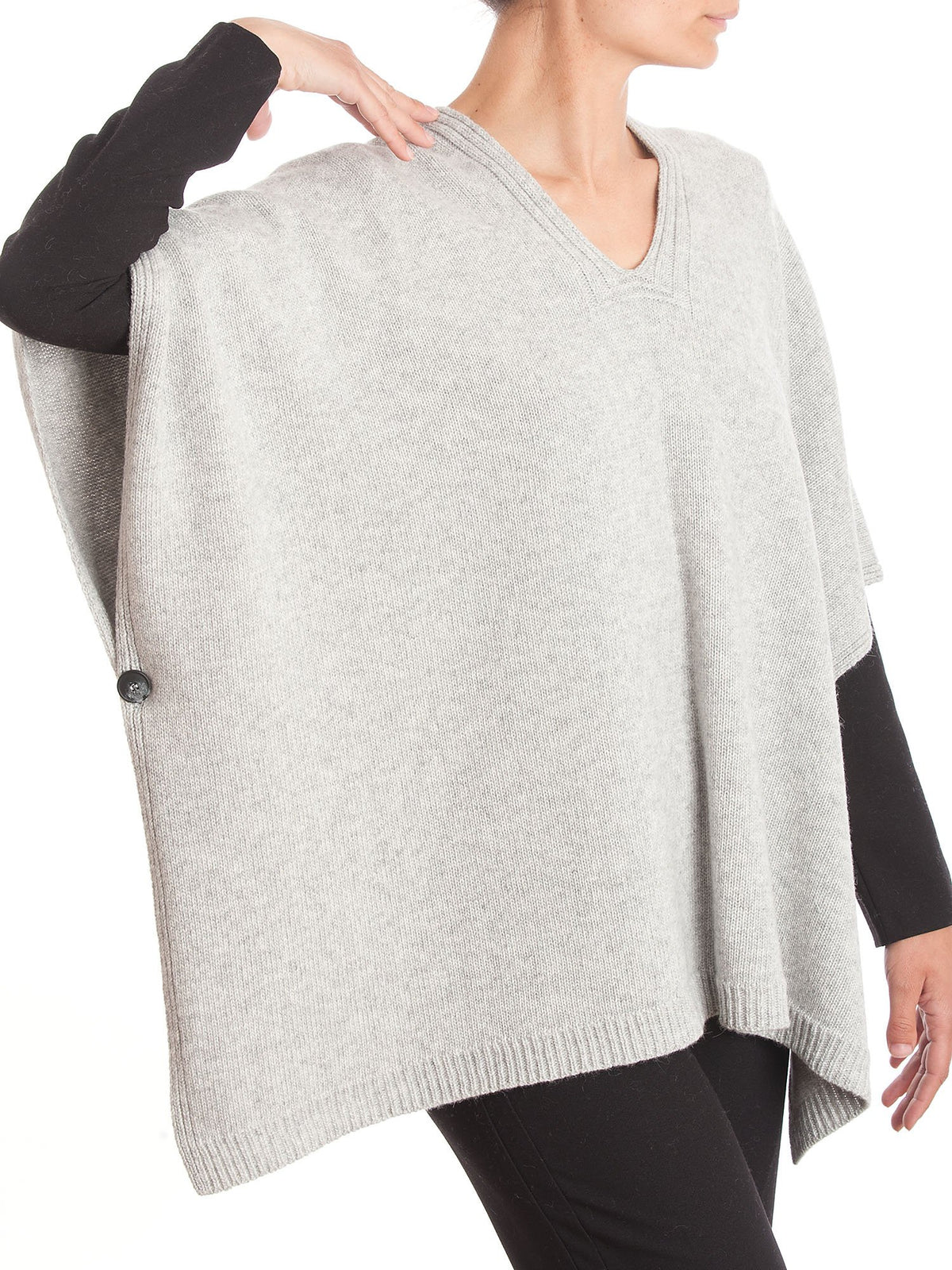 Cape femme à boutons latéraux mélange cachemire, coloris Gris, vue 2 | Dalle Piane Cashmere