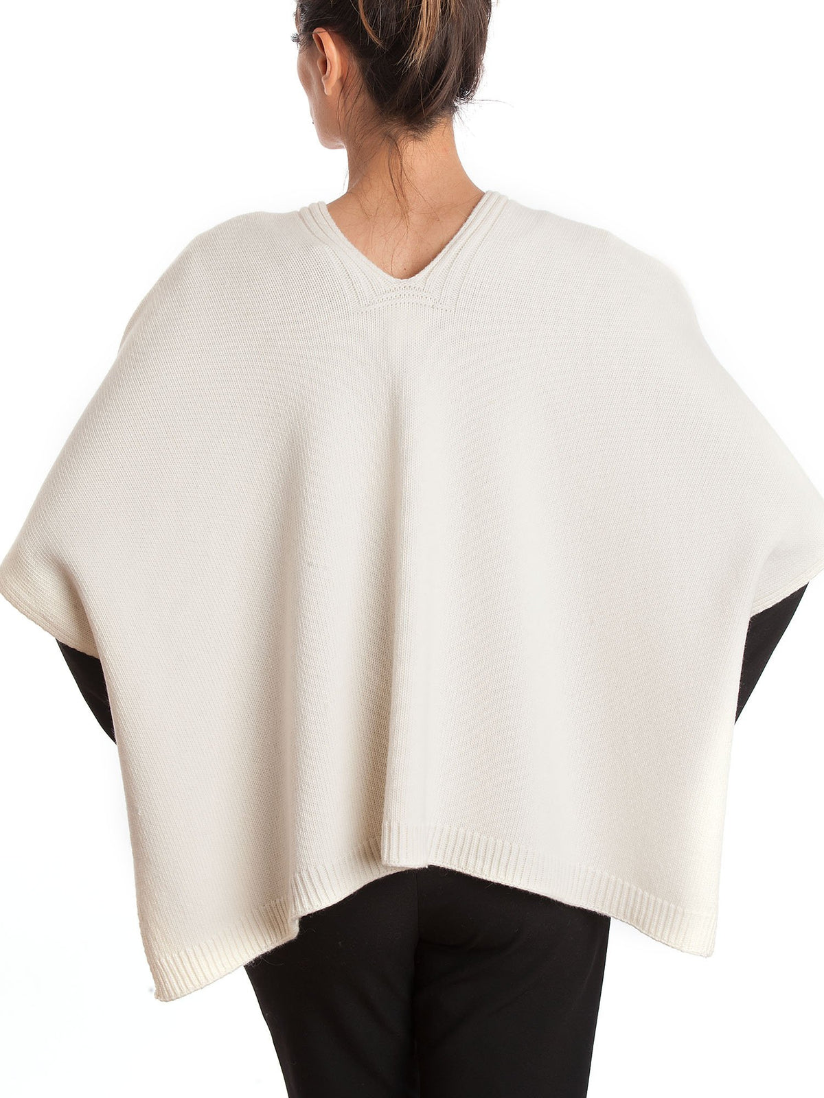 Cape femme à boutons latéraux mélange cachemire, coloris Crème, vue 3 | Dalle Piane Cashmere