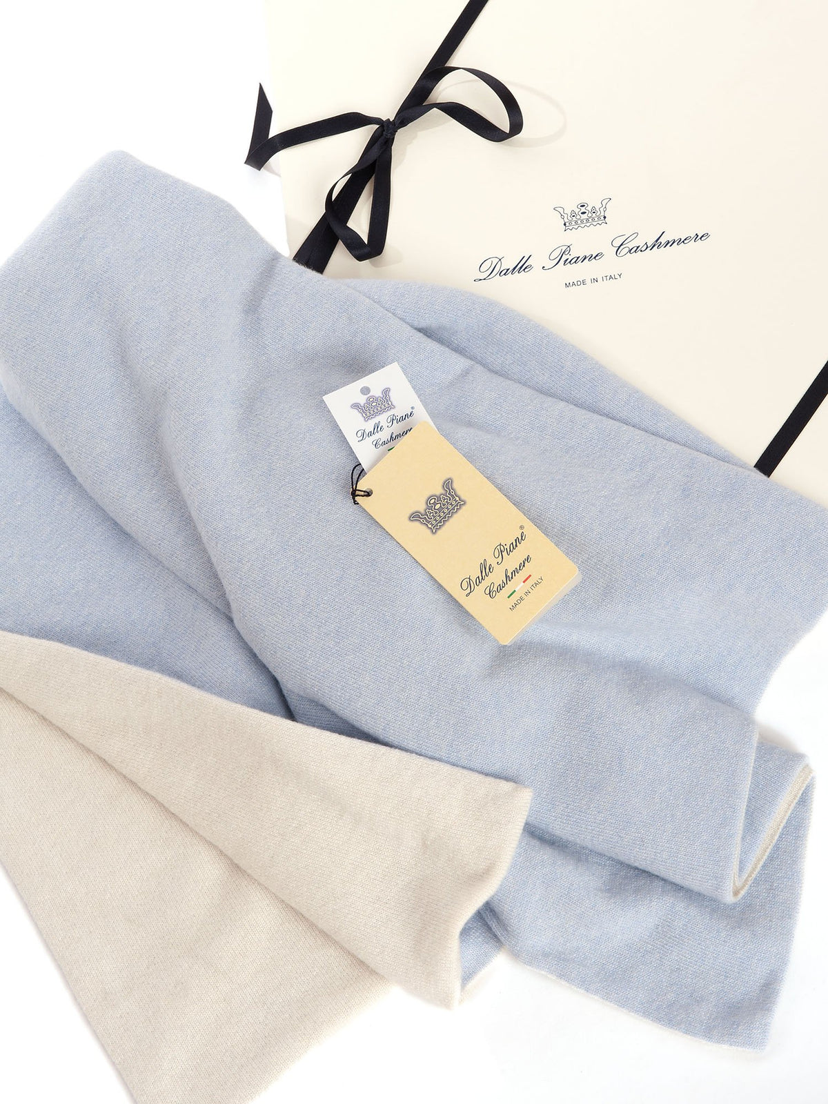 Couverture bébé bicolore 100 % cachemire, coloris Ciel, vue 4 | Dalle Piane Cashmere