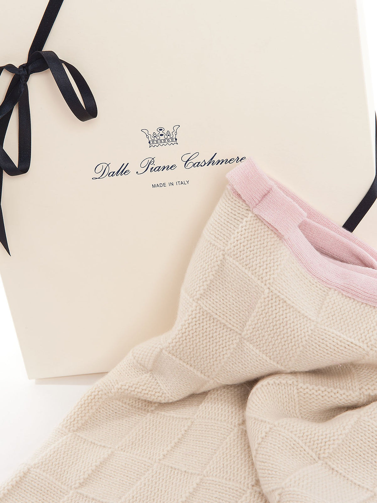 Copertina con bordo 100% Cashmere, colore Rosa, vista 2 | Dalle Piane Cashmere