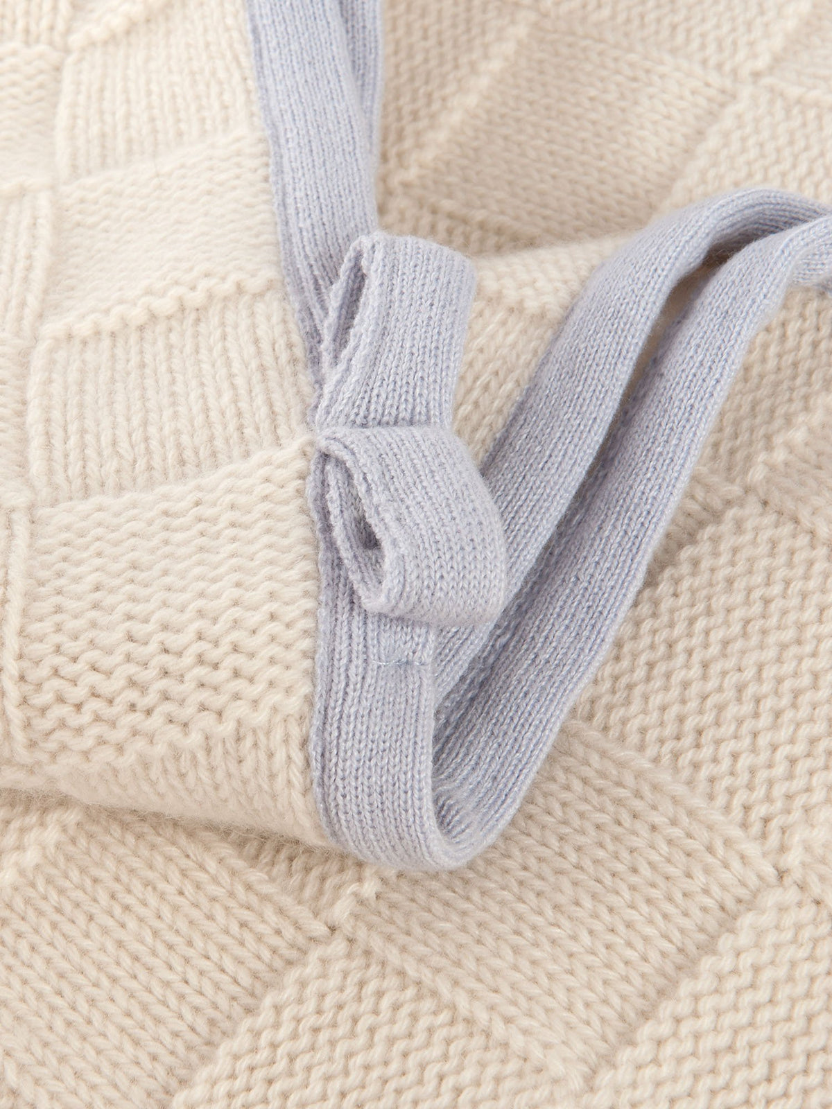 Copertina con bordo 100% Cashmere, colore Cielo, vista 3 | Dalle Piane Cashmere