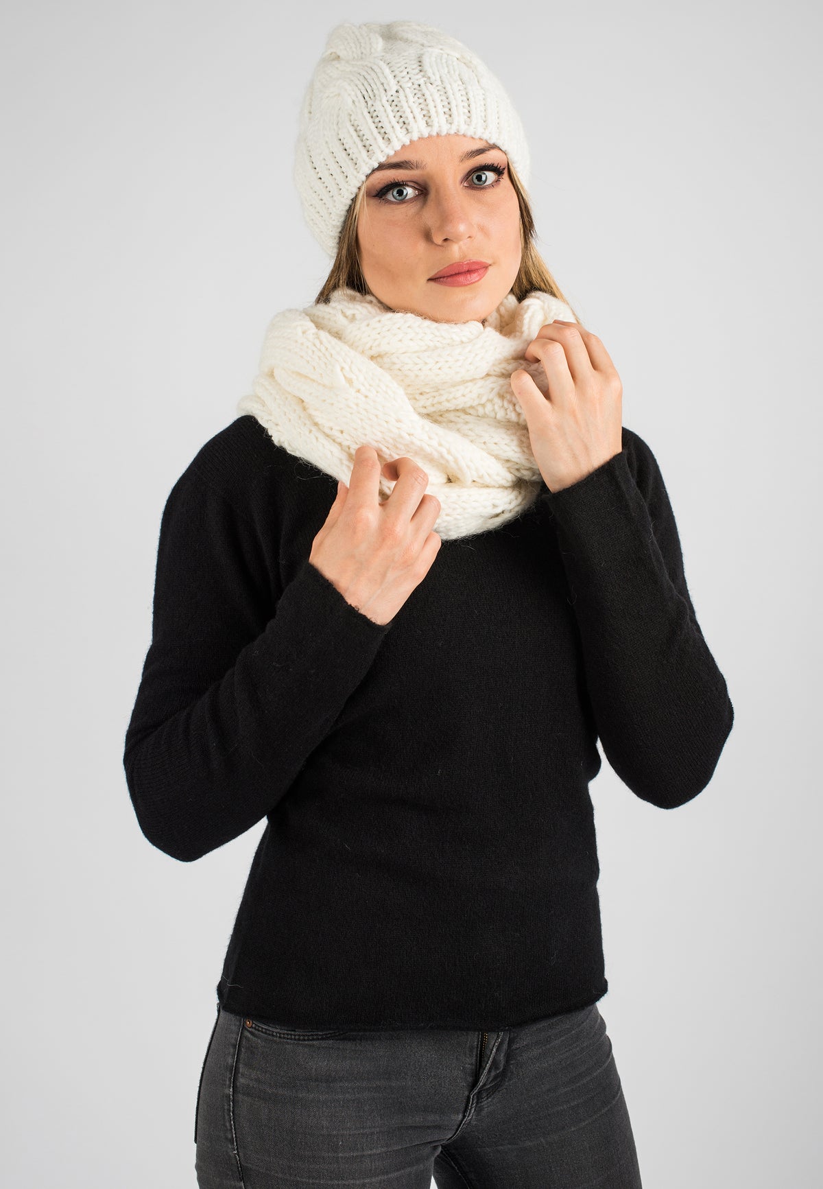 Bonnet à torsades laine et alpaga, coloris Crème, vue 4 | Dalle Piane Cashmere