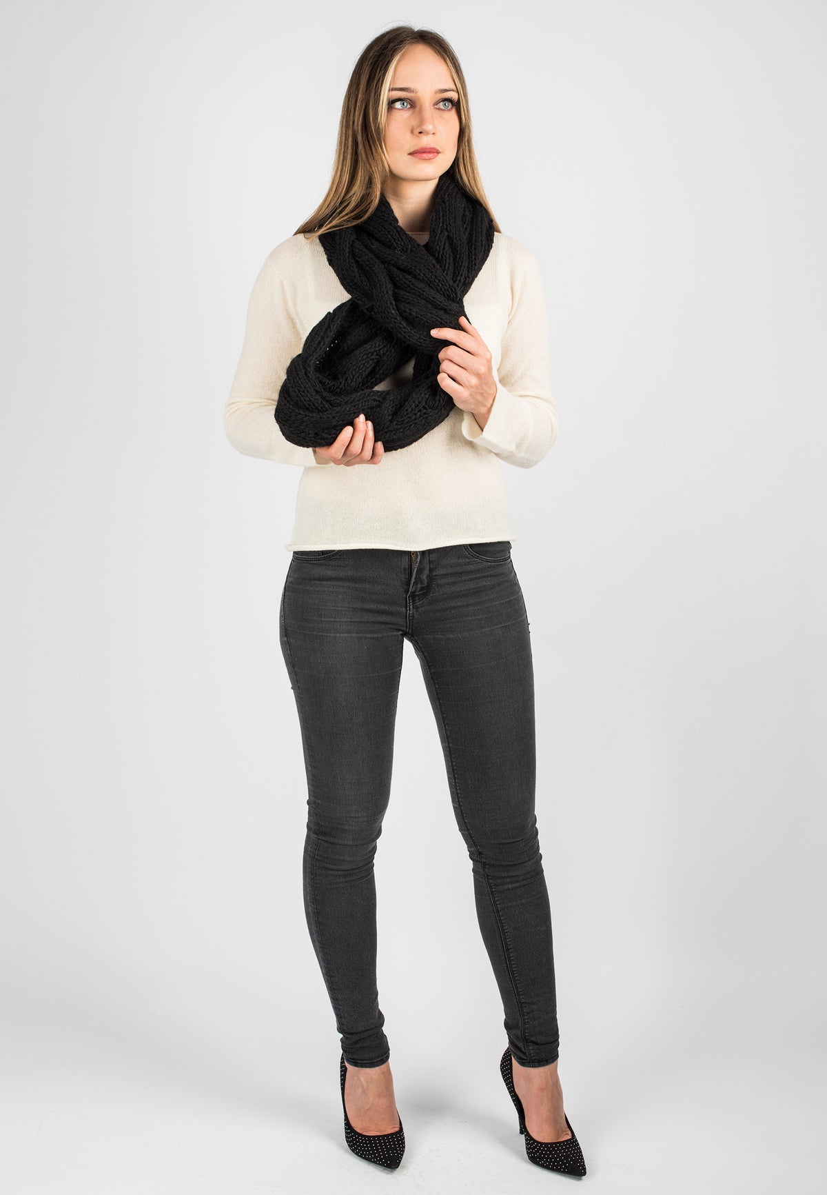 Écharpe à torsades laine et alpaga, coloris Noir, vue 3 | Dalle Piane Cashmere