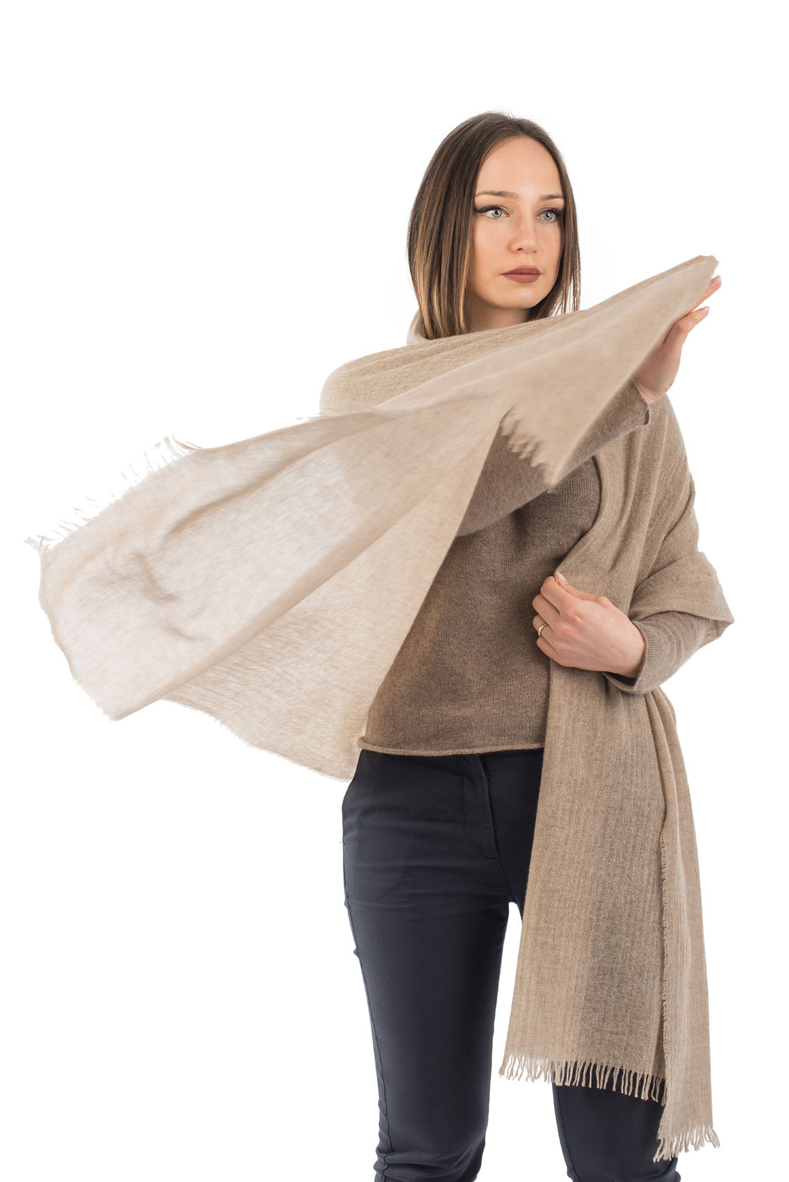 Pashmina femme 100 % cachemire, coloris Vison, vue 2 | Dalle Piane Cashmere